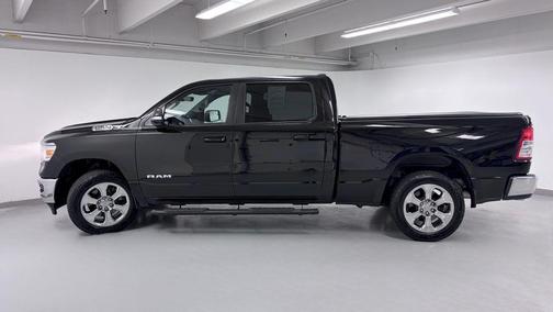 Diamond Black Crystal Pearlcoat 2022 RAM 1500 Big Horn/Lone Star