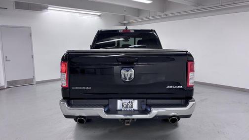 Diamond Black Crystal Pearlcoat 2022 RAM 1500 Big Horn/Lone Star