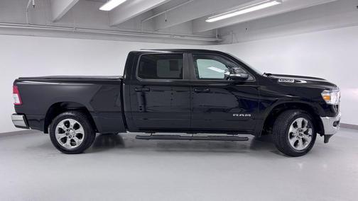 Diamond Black Crystal Pearlcoat 2022 RAM 1500 Big Horn/Lone Star
