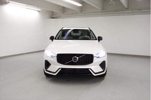 2023 Volvo XC60 Recharge Plug-In Hybrid T8 Ultimate Dark Theme