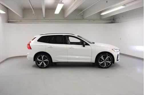 2023 Volvo XC60 Recharge Plug-In Hybrid T8 Ultimate Dark Theme