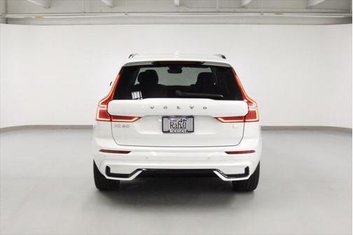 2023 Volvo XC60 Recharge Plug-In Hybrid T8 Ultimate Dark Theme