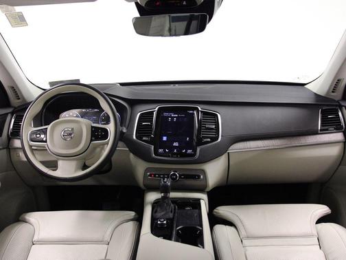 2022 Volvo XC90 T6 Inscription