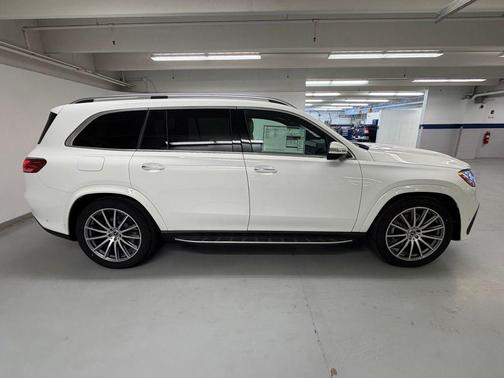 Polar White 2026 Mercedes-Benz GLS 580 4MATIC
