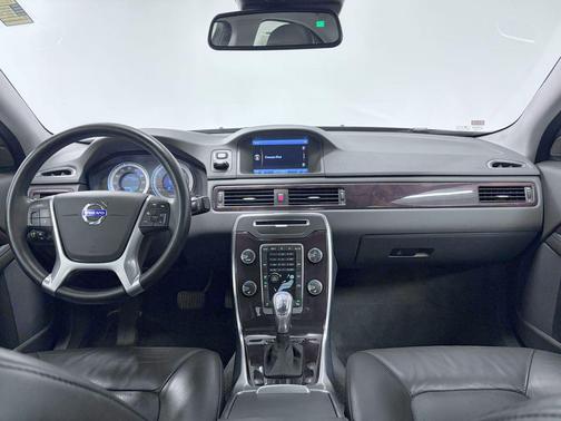 Blue 2013 Volvo S80