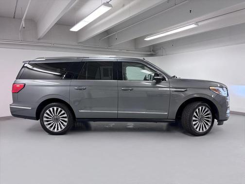 Asher Gray 2021 Lincoln Navigator Reserve
