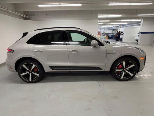 Chalk 2023 Porsche Macan Macan S