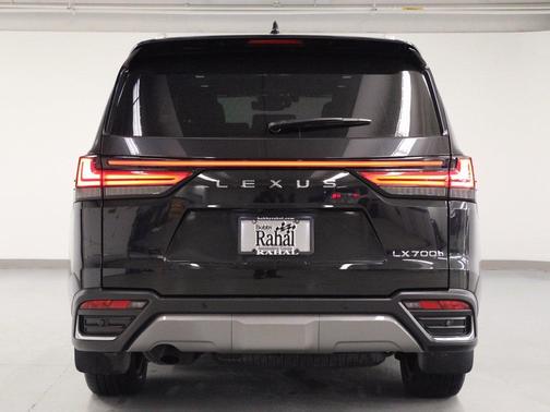 2025 Lexus LX 700h Luxury