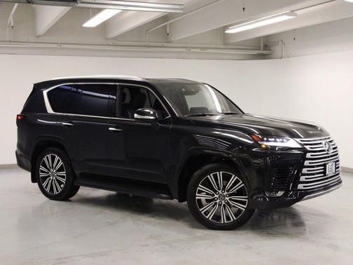 2025 Lexus LX 700h Luxury