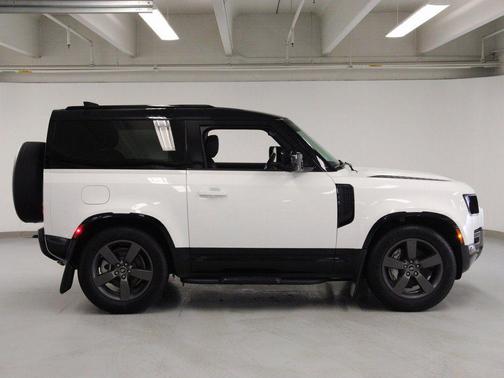 2025 Land Rover Defender 90 P400 X-Dynamic SE