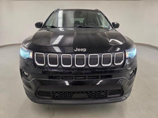 Diamond Black Crystal Pearlcoat 2022 Jeep Compass Latitude Lux