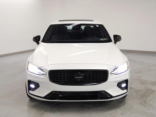 2024 Volvo S60 B5 Plus Black Edition