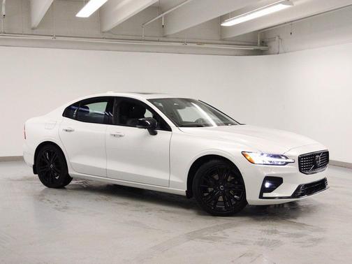 2024 Volvo S60 B5 Plus Black Edition