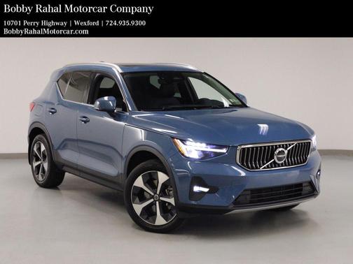 2023 Volvo XC40 B5 Plus Bright Theme