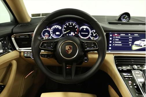 2022 Porsche Panamera E-Hybrid 4