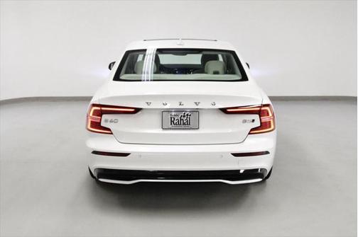 2024 Volvo S60 B5 Core Dark Theme
