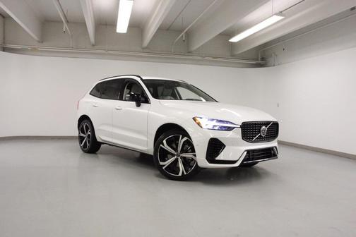 2023 Volvo XC60 Recharge Plug-In Hybrid T8 Ultimate Dark Theme