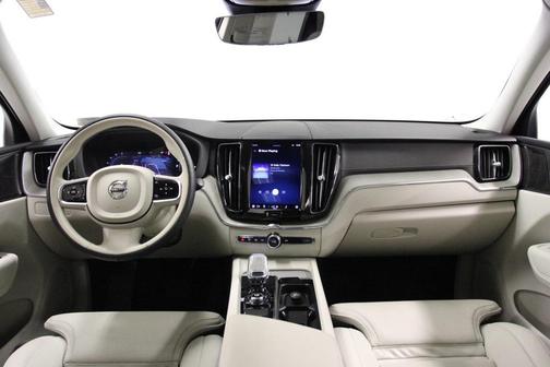 2023 Volvo XC60 Recharge Plug-In Hybrid T8 Ultimate Dark Theme