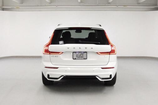 2023 Volvo XC60 Recharge Plug-In Hybrid T8 Ultimate Dark Theme