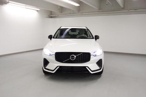 2023 Volvo XC60 Recharge Plug-In Hybrid T8 Ultimate Dark Theme