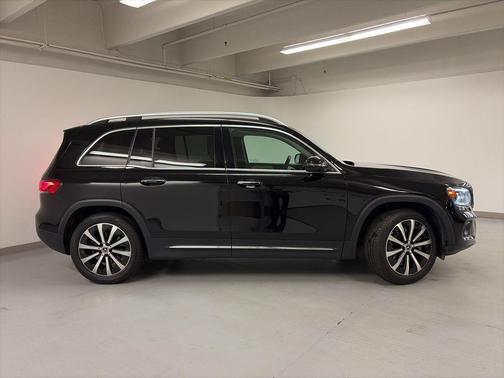 Night Black 2023 Mercedes-Benz GLB 250 4MATIC