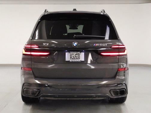 2025 BMW X7 M60i