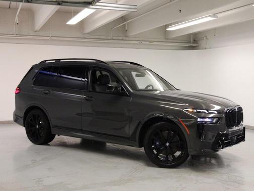 2025 BMW X7 M60i