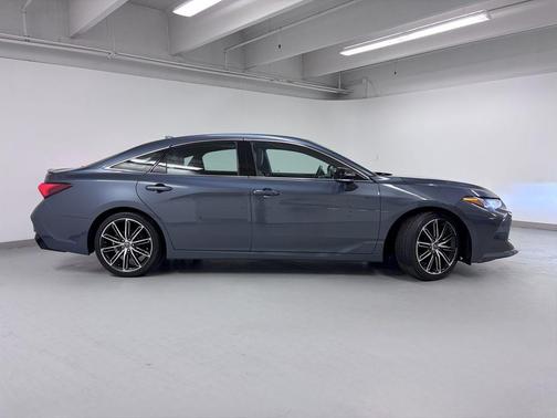 Harbor Gray Metallic 2019 Toyota Avalon Touring