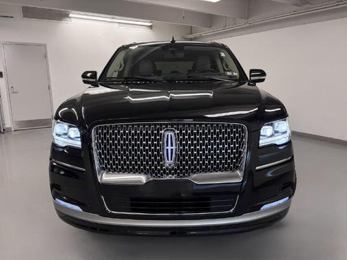 Infinite Black Metallic Clearcoat 2023 Lincoln Navigator Reserve