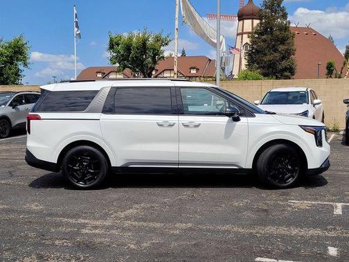 Snow White Pearl 2026 Kia Carnival Hybrid SX Prestige