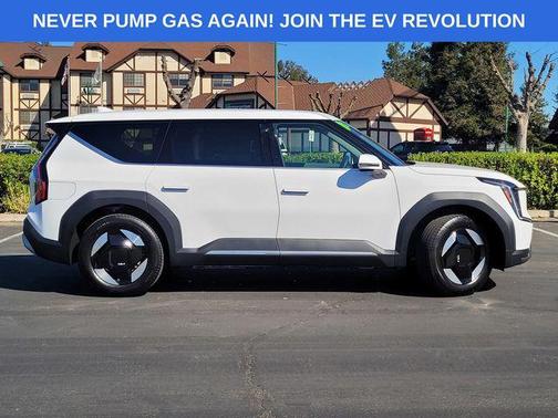 2026 Kia EV9 Light Long Range