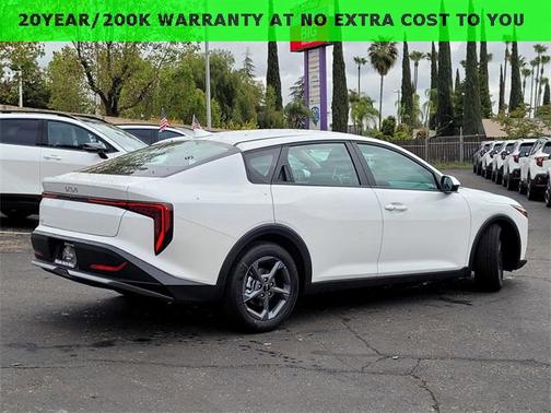 2025 Kia K4 LXS