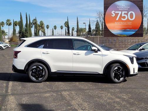 Snow White Pearl 2026 Kia Sorento Hybrid EX