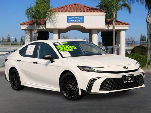 Ice Cap 2025 Toyota Camry SE
