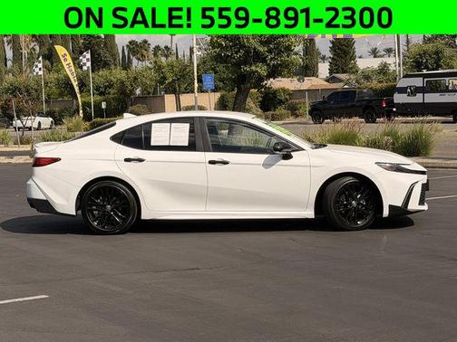 Ice Cap 2025 Toyota Camry SE