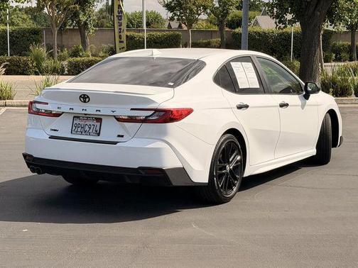 Ice Cap 2025 Toyota Camry SE