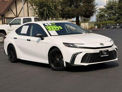 Ice Cap 2025 Toyota Camry SE