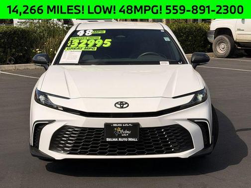 Ice Cap 2025 Toyota Camry SE