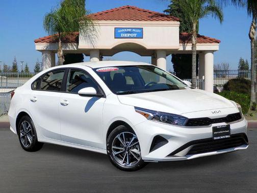 Snow White Pearl 2023 Kia Forte LXS