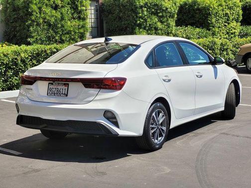 Snow White Pearl 2023 Kia Forte LXS