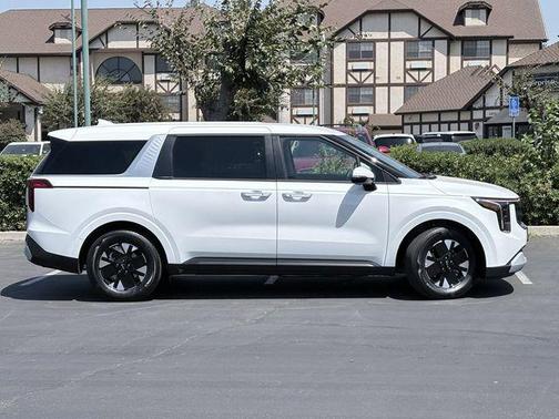 Snow White Pearl 2026 Kia Carnival Hybrid LXS