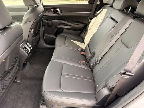 Glacial White Pearl 2026 Kia Sorento S