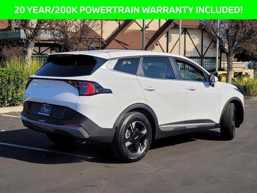 Glacial White Pearl 2026 Kia Sportage LX