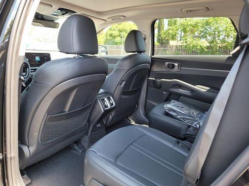 Aurora Black Pearl 2026 Kia Sorento Hybrid EX