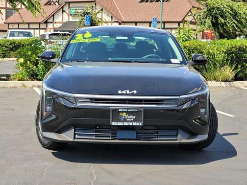 Aurora Black Pearl 2026 Kia K4 LXS