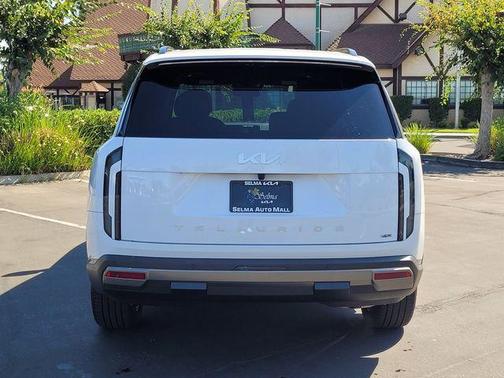 Glacial White Pearl 2027 Kia Telluride S