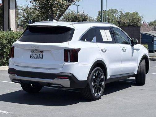 Glacial White Pearl 2025 Kia Sorento EX
