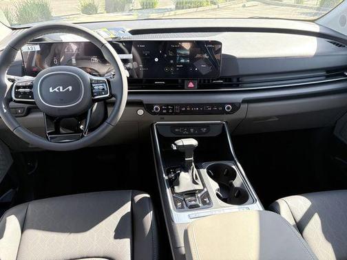 Snow White Pearl 2026 Kia Carnival EX