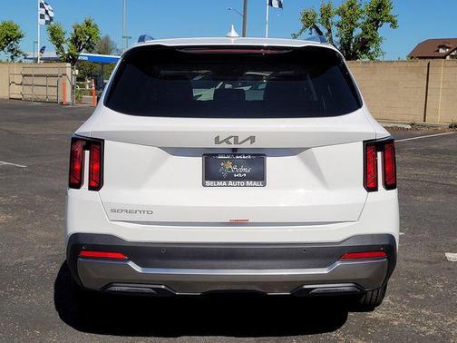 Glacial White Pearl 2026 Kia Sorento S