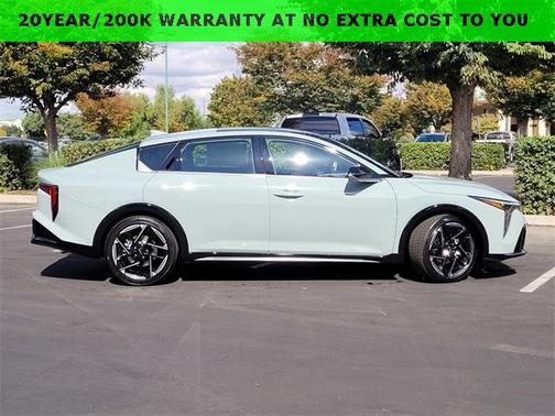 2025 Kia K4 GT-Line